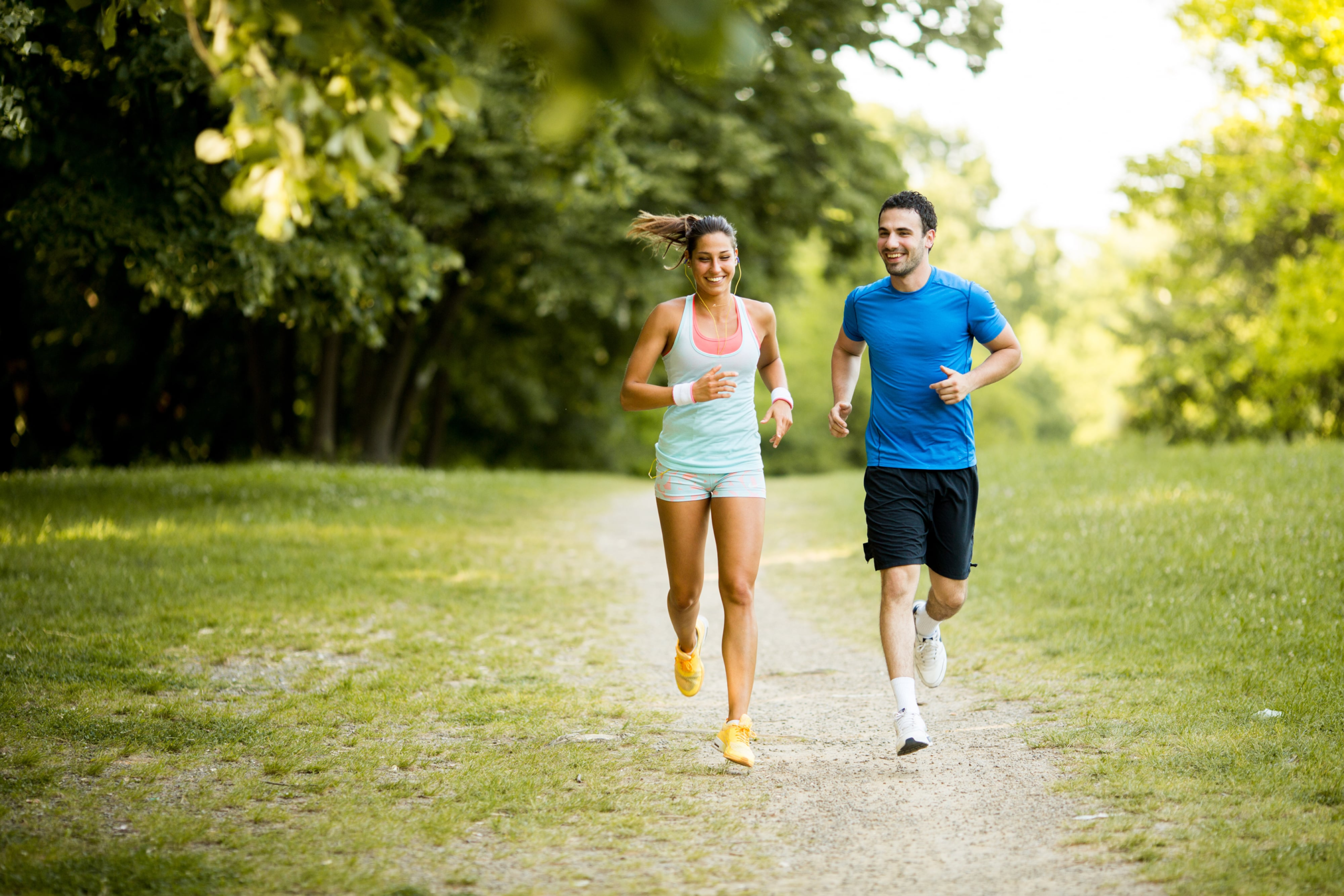 couple running side by side to stay healthy