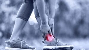 what causes swollen ankle